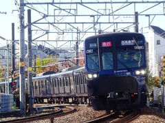 折角来たので田園調布や奥沢付近で電車の写真も撮る。
目黒線、相鉄からの乗り入れ電車。都営の高島平まで行く、
