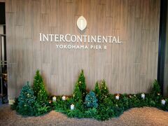 当初、横浜駅からホテルまで水上バスで向かおうと予定していたのですが、b_bさんのご主人のアドバイスにより大人女子なのでタクシーでPier８に向かいました。