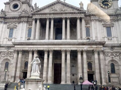 セントポール大聖堂の前も通りました。
後日行きます。