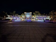 お次はここ“豊郷小学校旧校舎群ライトアップ＆イルミネーション2024”。こちらも一度訪れたことがある場所だ。

豊郷小学校旧校舎群　19：59（10.8km・81.4km・25.9km/h）
　　　　　　　　　　20：17