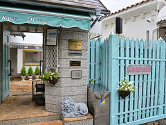 タクシーで坂の上まで行けると聞いてたんだけど、残念。
最初からシティループバスにすればお安くここまでこれたのに残念２！

まあ、気を取り直して坂をずんずん上りながら異国情緒満点の建物の写真撮っていきます。