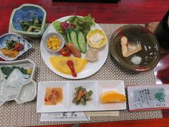 城崎温泉の旅　３日目の朝食は和洋折衷　イカ刺しが美味しかった