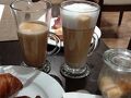 ウィーンのホテルでの朝の食事です。今日は、スロバキアへ。パンがとても美味しい。コーヒーサーバーにあるメニューが多く、　コーヒーの飲み比べをしました。予定のカップを使いました。量が少ないのは、飲みかけではありませんので、念のため。