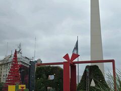 １２月１３日

査読をした修士論文の最終発表会があるのでセントロにある大学院へ。これで今年の業務はすべて終了。オベリスコがクリスマス仕様なのでのぞきに来ました。ライトアップしてるそうなのでまた来よう。
