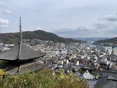 帰りは千光寺通りを通って下ります

平山郁夫のしまなみ海道五十三次スケッチポイント
尾道 新大橋を天寧寺より遠望
古い寺街と新しい橋がみえるのがいいね