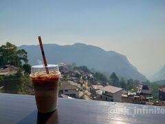 パーヒーコーヒー。
昨日のメーサロンと同じく、ケシの代わりにアカ族が栽培している。