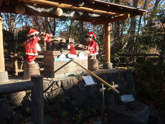 その前にある白滝公園

こちらの“めぐみの子” 本日はクリスマス仕様ですね