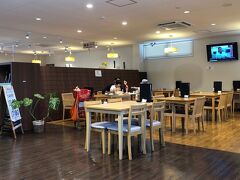 「よってって」の2階にあります。