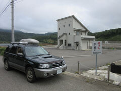 「柿崎川ダム」から「市野新田ダム」にやって来ました
「柿崎川ダム」から「市野新田ダム」は10km程の道のり

ナビの案内だと一旦野田の集落に下って再び山を登りアクセスする案内でしたが、地図上に「かきざき湖」上流部から市野新田ダムに抜ける林道を発見
果敢にもチャレンジしてみましたが、此れがまた大変でした（泣）

結果的にはクリア出来ましたが、未舗装路で傾斜はきついは、9月の長雨の生なのか道路の至る所で水が流れていたり、そのせいで道路が深さ30cm近く陥没している箇所も多数有ったり・・・

Uターンできる車幅も無く、スタック覚悟で進み、何とか峠を越える事が出来ました。スタックしなかったのは結果論で、正直かなり危なかったです
残念ながら写真を撮る余裕もなし

無事に通り抜けられたとはいえ「無理は禁物」を心がけます（反省）
そして愛車よ有難う！！