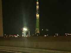 スカイツリーを見ながら高速で・・・