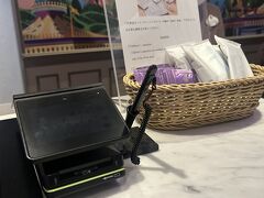 今回はウィッシュです。
すぐにチェックインします。
基礎化粧品とカミソリはこちらからどうぞでした！

駐車場代は機械で別途清算します。