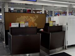 12/21(土)
成田空港第2ターミナル

JALチェックインカウンターにてスーツケースを預けて終わりかと思いきや、グアム(アメリカ準州)行きは現地での連絡先が必要とのことでホテル名と連絡先を登録しました