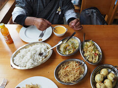 8日目　昼食
第一展望台・カフェテリア(標高約2800m)
タクツァン僧院を見終わり下山時に昼食