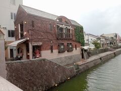 続いてやってきた「珈琲館 京店店」さん。外観含めて雰囲気があります。客席からはこの運河が見えます。
