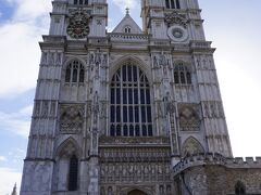 徒歩でウェストミンスター寺院へ。9時開門と同時に入場。チケットはWebで日本から予約。