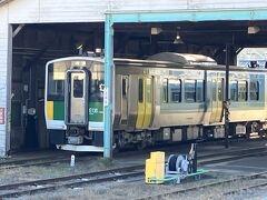 木更津駅の車両基地に停車している、久留里線の列車