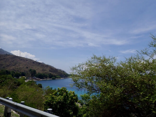 海岸沿いを40分程、走らせると、