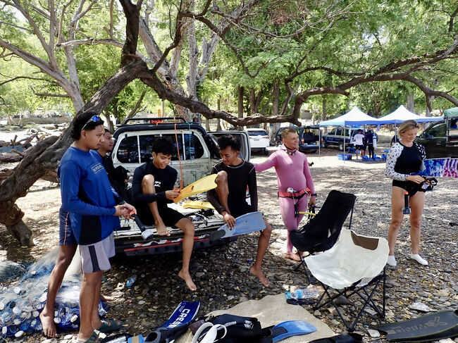 こちらで荷物を下ろして、海に潜ります。<br />近くには、地元のダイバー達も来ていました。<br />(掲載許可済み)