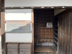記念館のお隣には、小泉八雲様の旧居のお住まいがあります。。
ここは国指定の史跡になっているのですね～
