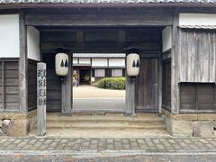 私達は先を急いで武家屋敷に来ました。。