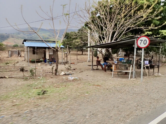 ボートのある横道に入ります。