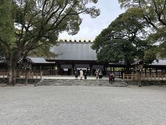 次は【熱田神宮】へ。
参拝とおみくじを引いて退散。