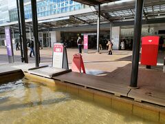 家康の湯。
外国人観光客も足湯楽しんでました。