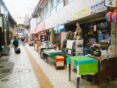 サンライズなは商店街を南へ入ります、

クロスする「太平通り商店街」は国際通りから入る市場本通り続きのアーケード商店街です。

＊詳細は以前のクチコミでお願いします