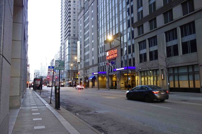 と言っても寒い。<br />これまでも冬の北米に訪れることは何度か在りましたが、大概は所用先やホテルの玄関から直ぐに車に乗り込んでの移動ですので「寒い」と感じることはあっても一瞬のこと。<br />そういう経験もあり、また事前の天気予報で「比較的暖かい」と出ていたので荷物になる防寒着は少なめにしてきてしまったのを後悔します。