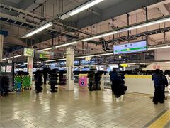 南武線に乗って立川駅を目指します。