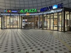 ＪＲ高槻駅北口ロータリー、アルプラザ高槻入口前のイルミネーション。