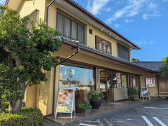 続いて、「石舟庵 湯川本店」。
前から気になっていた和菓子屋さん♪ 