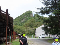 割戸をあとに・・・

１人別行動している教授のことが　
少しだけ気にかかりながら　
それでもみんな楽しく歩いてます