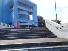 こちらが建物．大きいです．