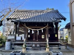 八幡神社。
江戸時代、稲荷社に八幡社を合祀したと云われ、旧社名は稲荷八幡合社ということです。
