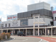駅売店や駅そば屋さんも満員状態だったのでどうしようかな…人多いの嫌いだし。で、GoogleMapで見つけたコンビニまで、てくてく街歩きにしました。