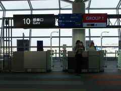 そのJL3084便はB788国際線機材での運用です。
運良く予約時にクラスJが+1,100円で確保できたので、短い時間ですがJAL SKY SUITEを楽しむことができました。