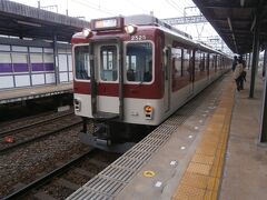  アーバンライナーの発車後に名張駅始発の大阪上本町行きの急行が入線してきました。
