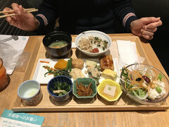 早めのホテルの朝食
美味しそうなおばんざいが並ぶ
どれも体に良さそうでついつい食べ過ぎてしまう。