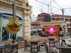 シェムリアップの街を最後の街ブラ。

なんとシェムリアップにもハードロック・カフェがありました。