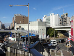 　11月26日、帰る日も快晴です。
　５年前にさんざん世話になったドンキ亀戸店は、解体工事が進捗中。歩道橋も、架け替えの工事が順次進められています。
