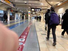 品川駅で11・12番線の東海道線に走りましょ