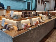 『法古創新』
昨年お土産に好評だった韓菓子屋さんで今年もピーカンナッツのお土産をお買い上げ～
