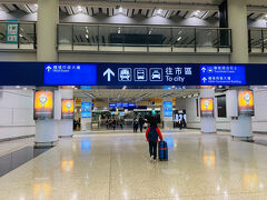 市街地へ向かうには複数の方法があります。
今回はバスを利用しました。