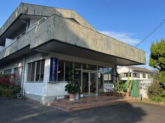 今回の旅１発目の温泉はここでーす！バス停から徒歩5分ほどにある日当山温泉センター。日帰り湯300円なり。
まだ９時ちょっと過ぎたばかりなのに入れるってありがたい。