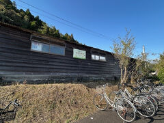 てくてく歩いて、日当山駅に到着。
良い天気だなー。
