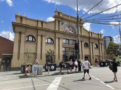 まずはトラムに乗って、クイーンビクトリアマーケットへ。
3月でも結構暑かったです。（30℃近くあったような）