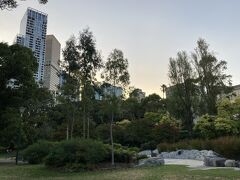 ホテルの近くのフィッツロイガーデン・トレジャリーガーデンを毎日散歩しました。メルボルンは都会でありながら、公園がたくさんあって、本当に美しい街でした。