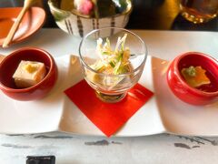 青蓮院門跡のあとは、ランチを食べに円山公園内のお店へ。ここで、GoogleMapを見誤り、徒歩ではなく車向けのルートで遠回りをして無駄歩きをしてしまいました。

年末で営業していない店も多かったので、一休で湯葉のコースを予約していきました。