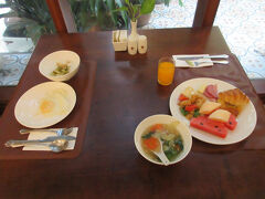 最終日の朝。

本日もホテルで朝食を取り、東洋のモナ・リザのあるバンテアイスレイ遺跡観光へ出発。